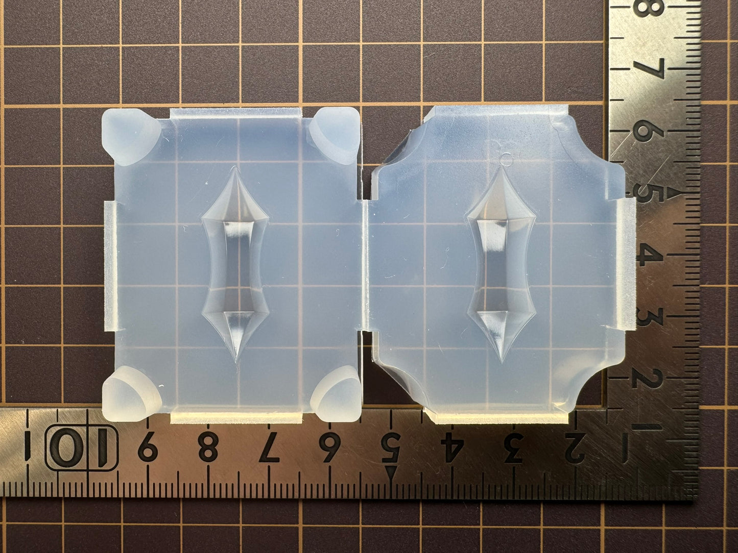 30mm「くびれクリスタル」レジン用モールド
