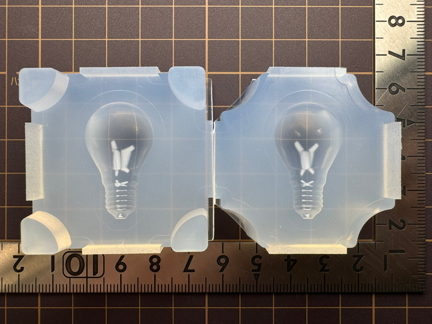 "Light bulb" resin mold