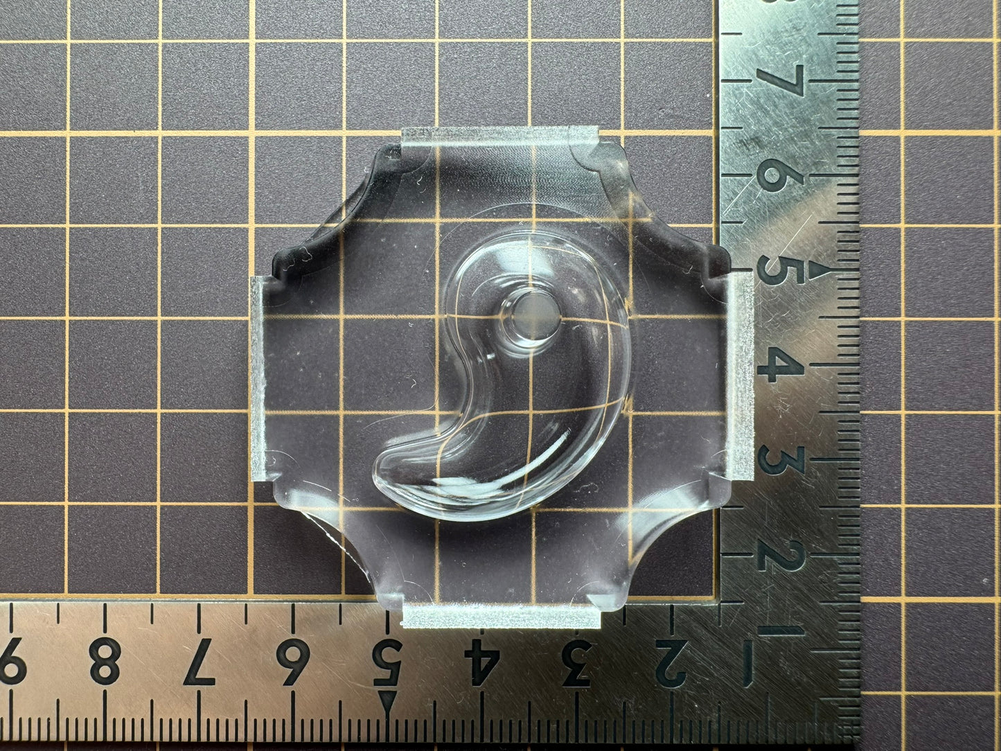 超高強度シリコン「穴あき勾玉(表)」レジン用モールド
