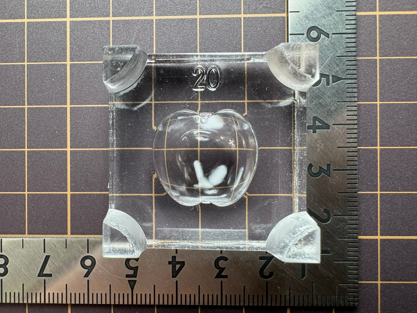 超高強度シリコン「縦割りリンゴ(裏)」レジン用モールド