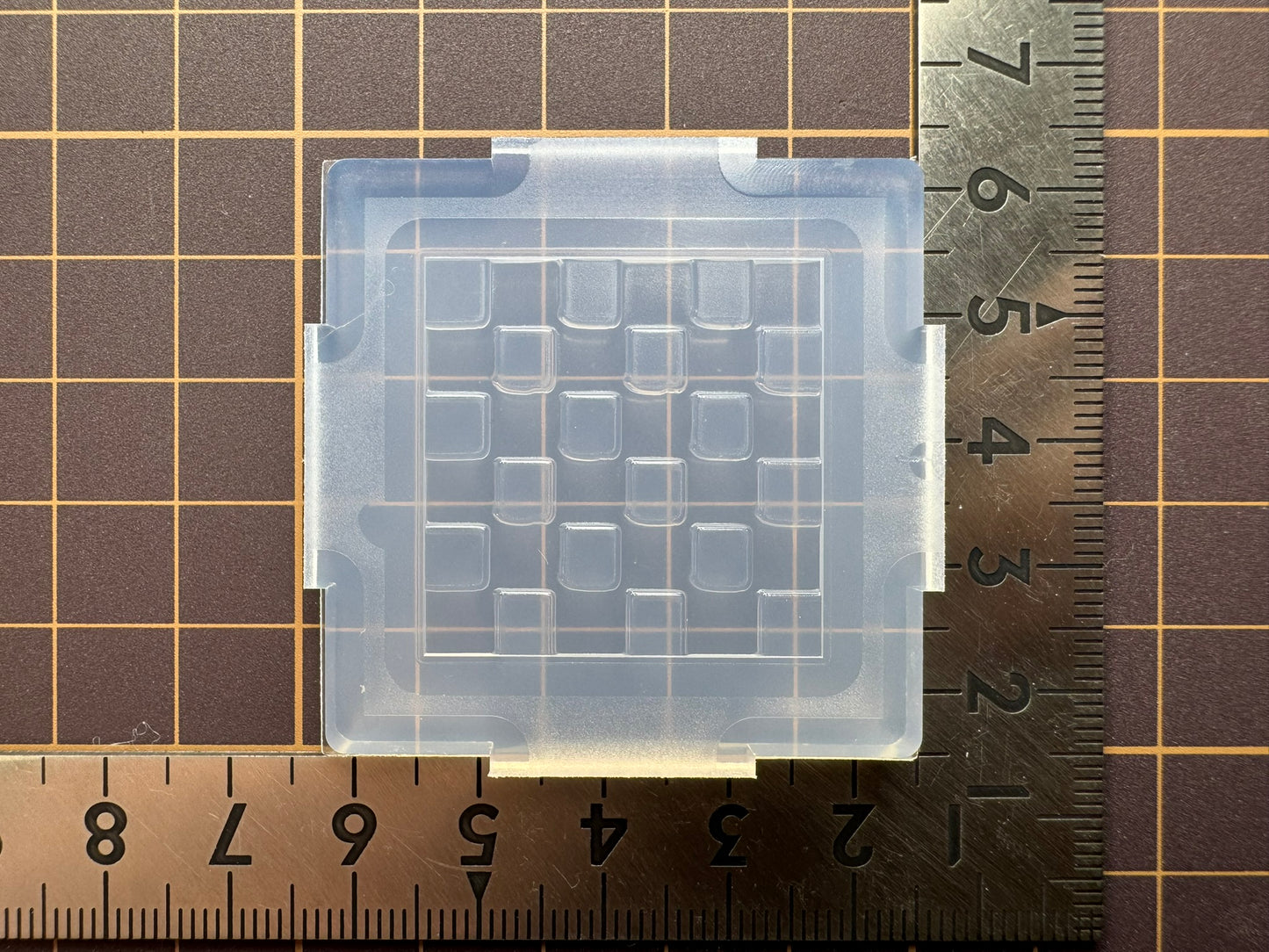 "Checkered" resin mold