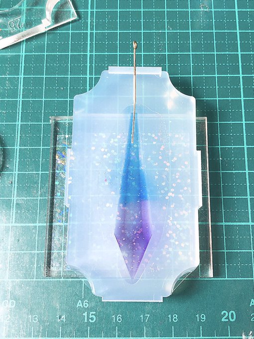 "Drop Pendulum with Center Line" Resin Mold 