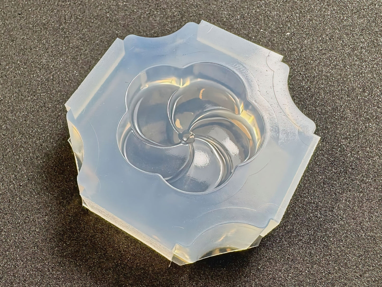 「和菓子（ねじ梅）」レジン用モールド