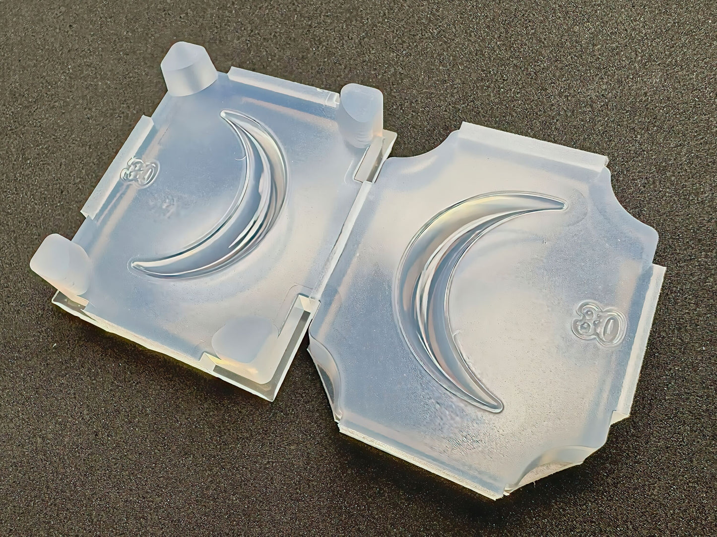 30mm「ぷっくり三日月B」レジン用モールド