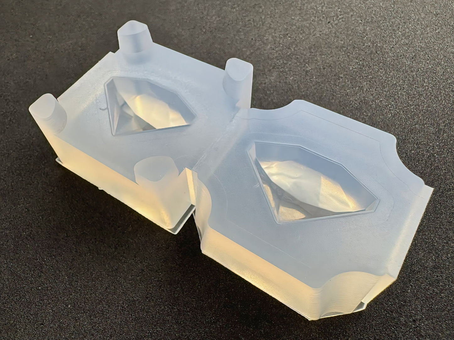 "Concave Cut" resin mold