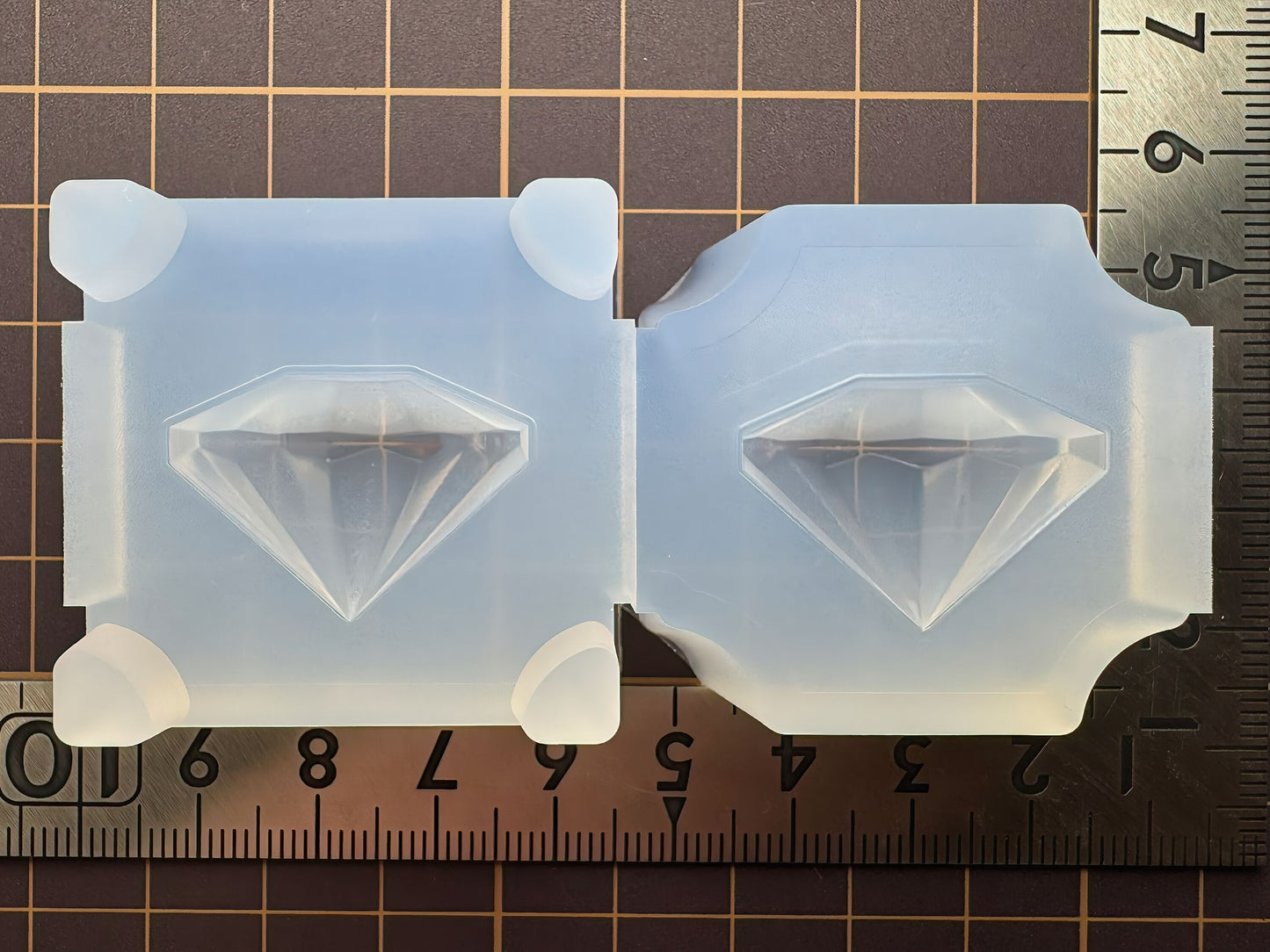 "Concave Cut" resin mold