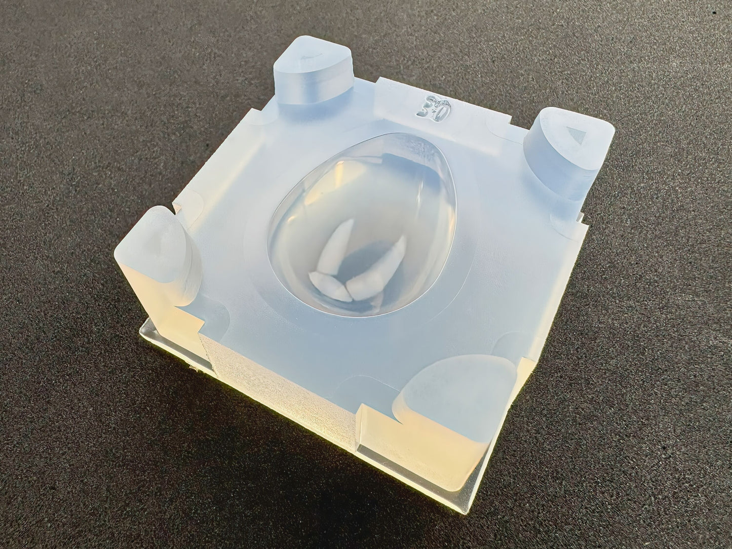 "Egg (back)" resin mold