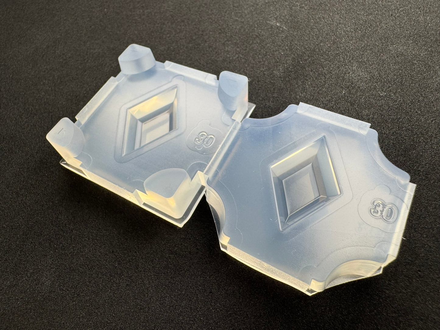 "Diamond Cabochon" resin mold