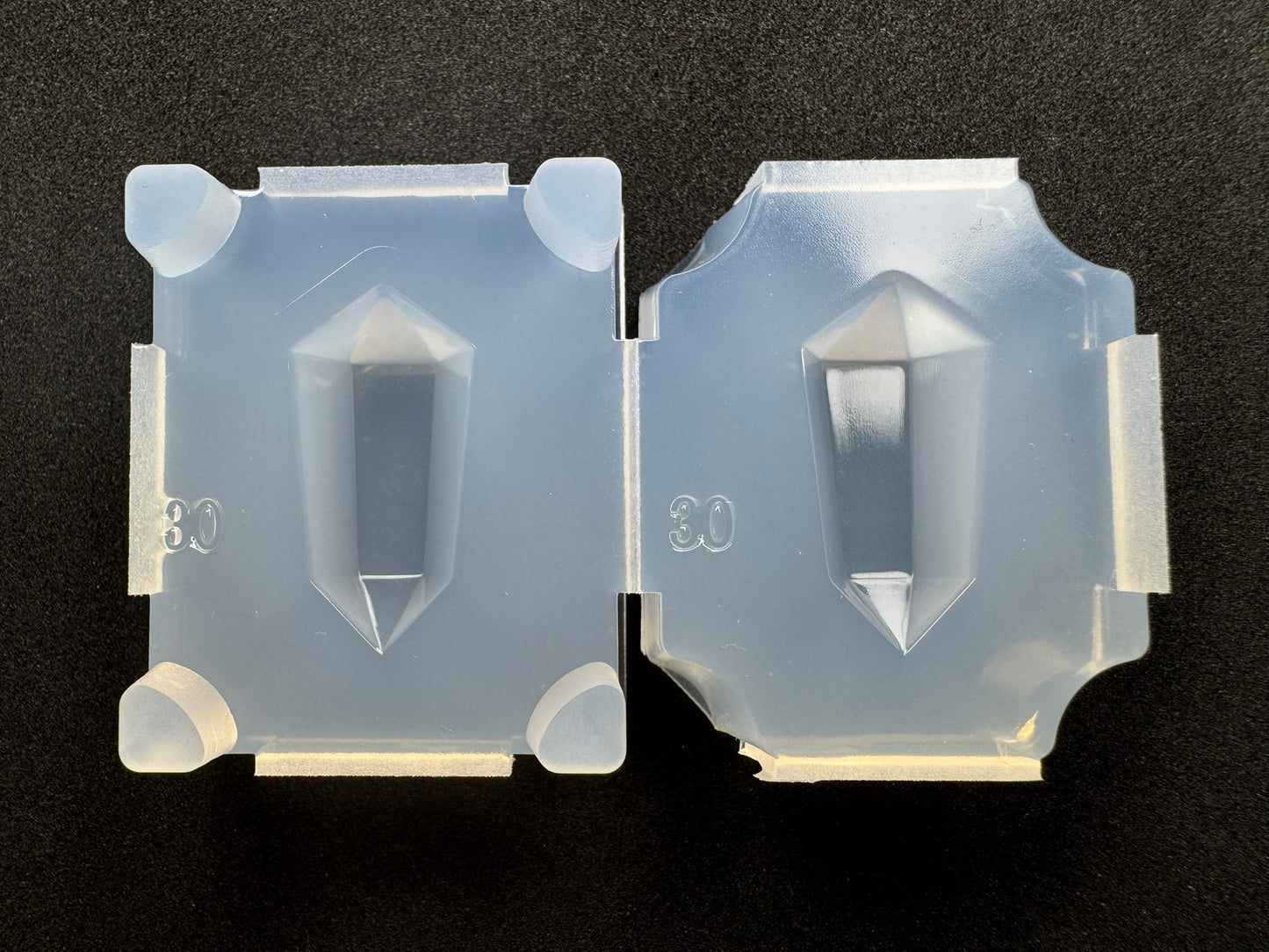 "Crystal" resin mold