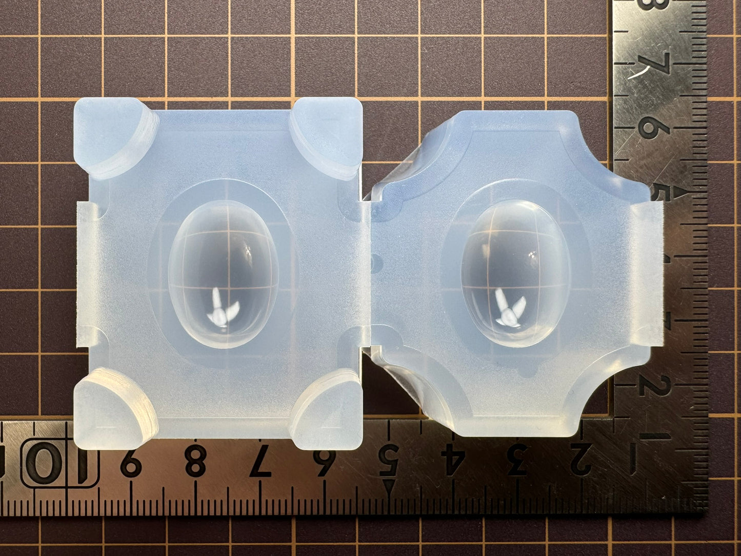 "Oval" resin mold