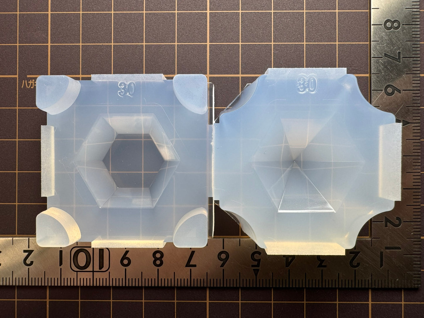 30mm "Simple Diamond Cut" resin mold