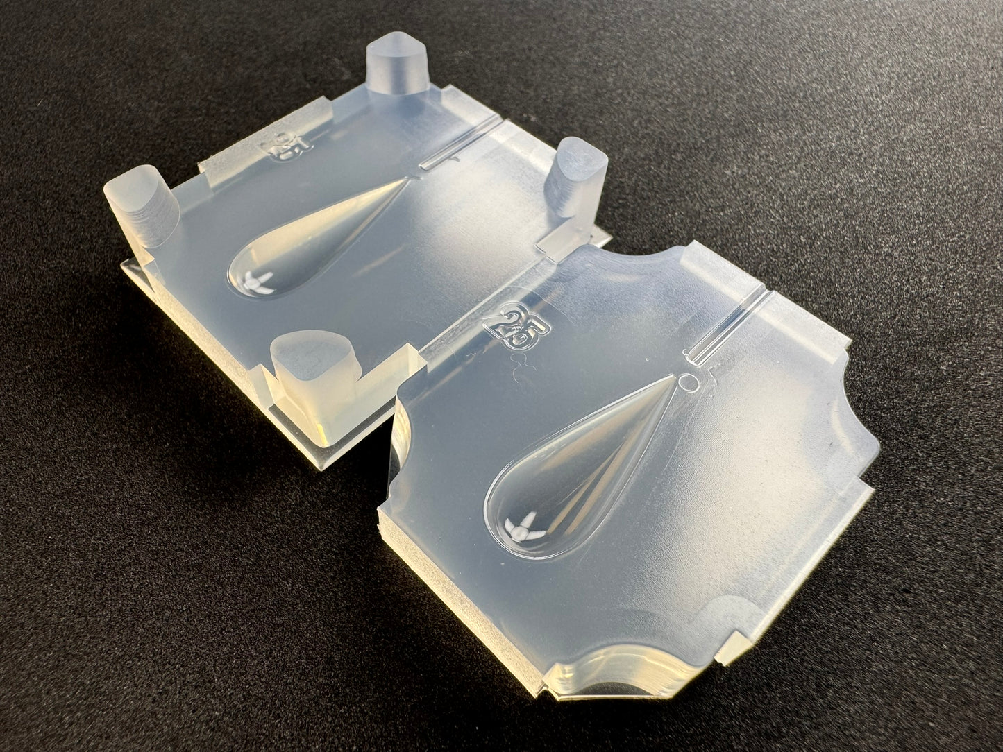 「センターライン付きスリムドロップ」レジン用モールド