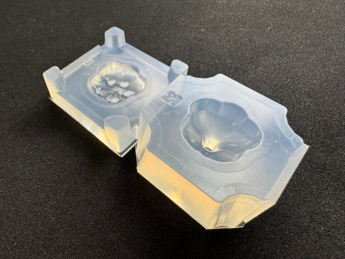 20mm "Garlic" resin mold