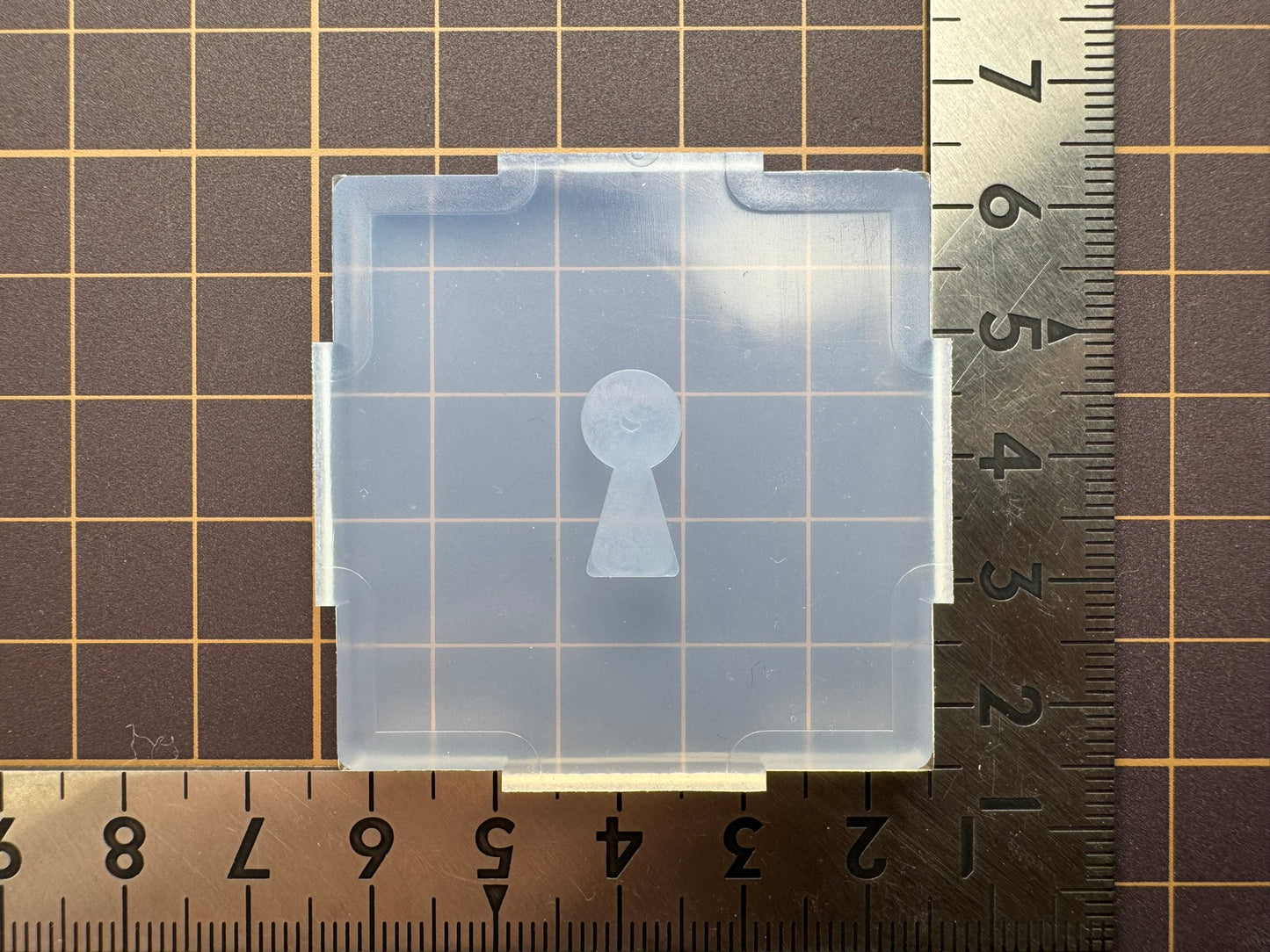 「プレート穴あけ　鍵穴」レジン用モールド