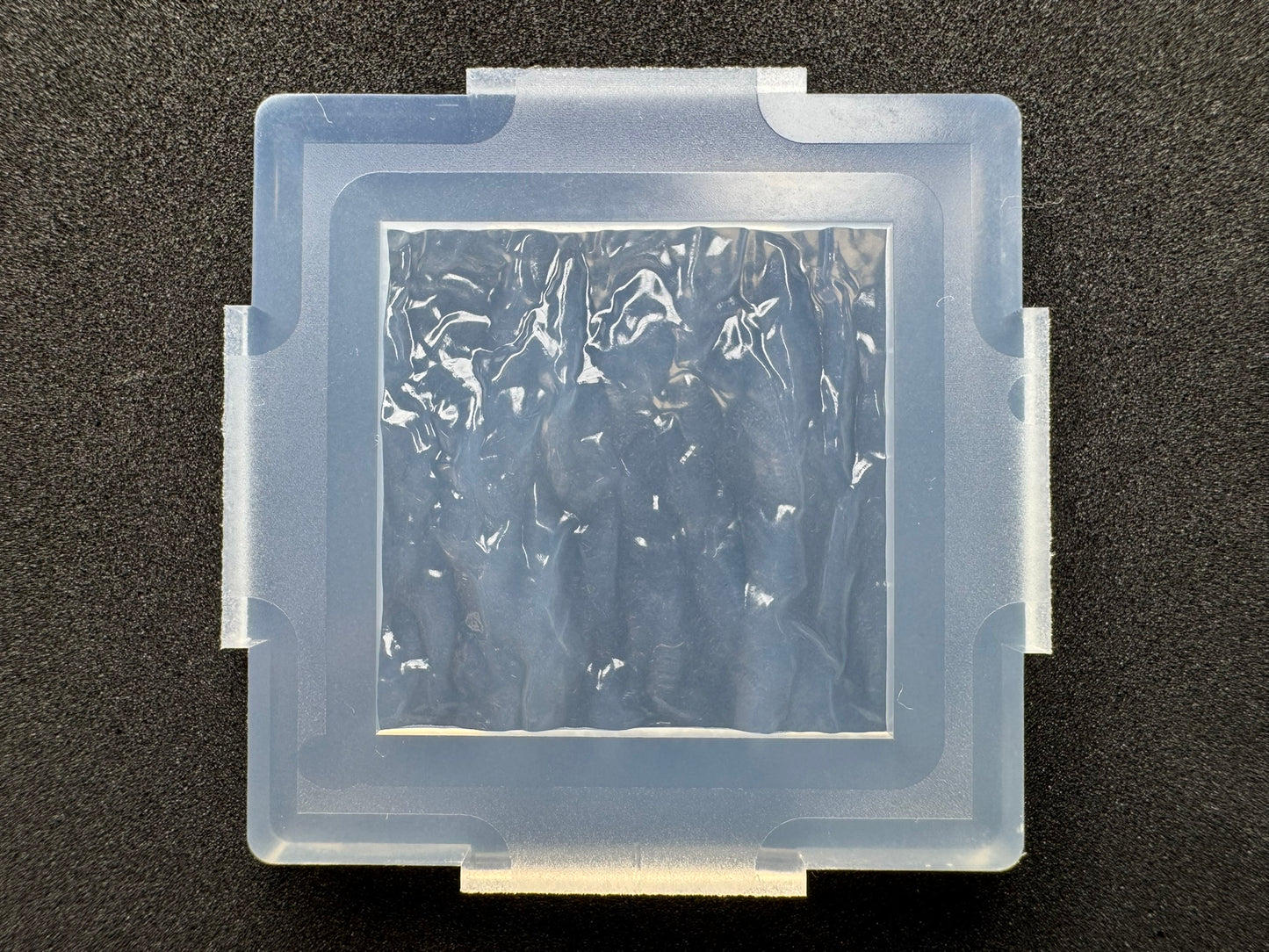 "Wave pattern" resin mold
