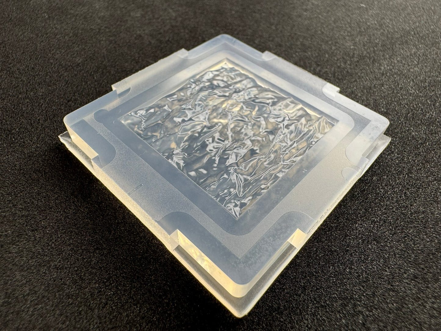 "Wave pattern" resin mold