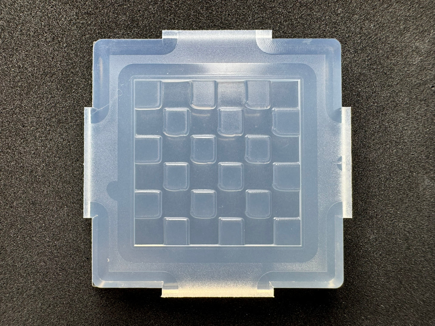 "Checkered" resin mold