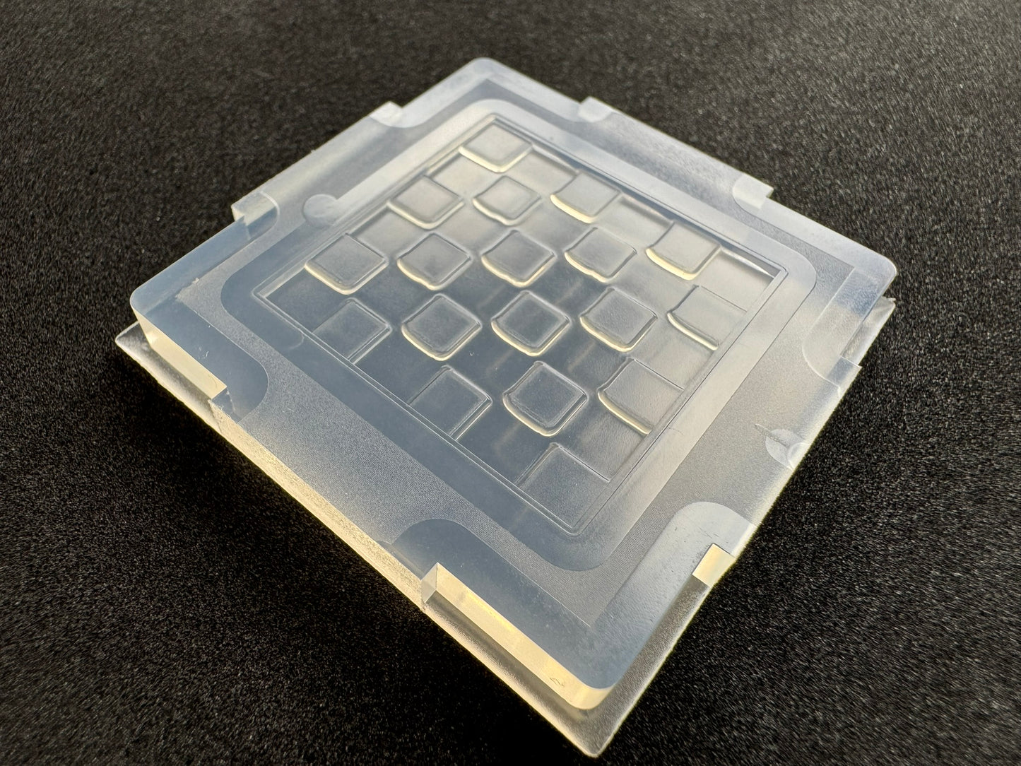 "Checkered" resin mold