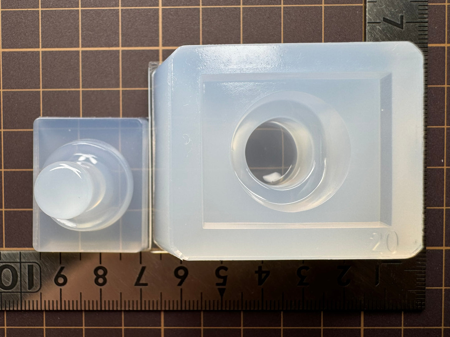 "Top Hat" resin mold