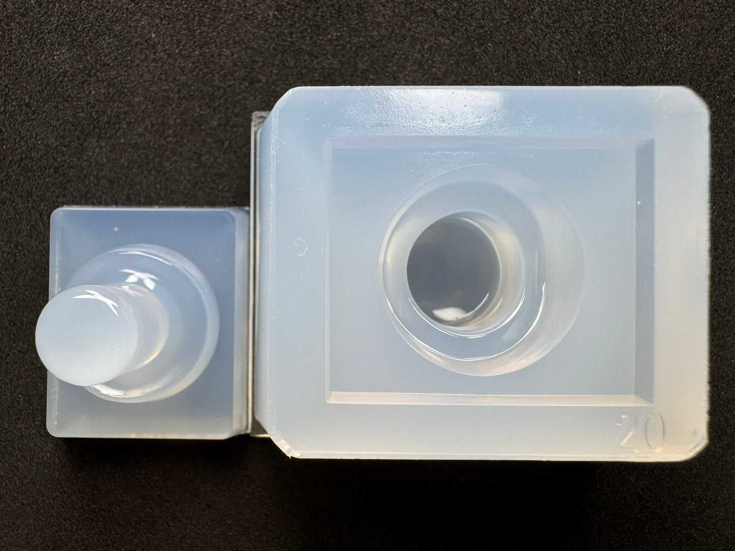 "Top Hat" resin mold