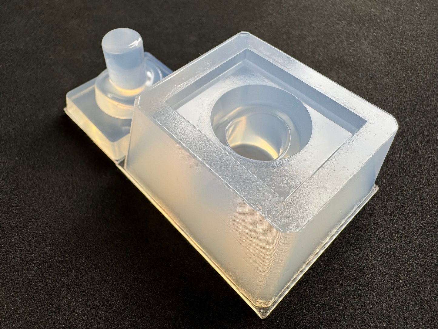 "Top Hat" resin mold