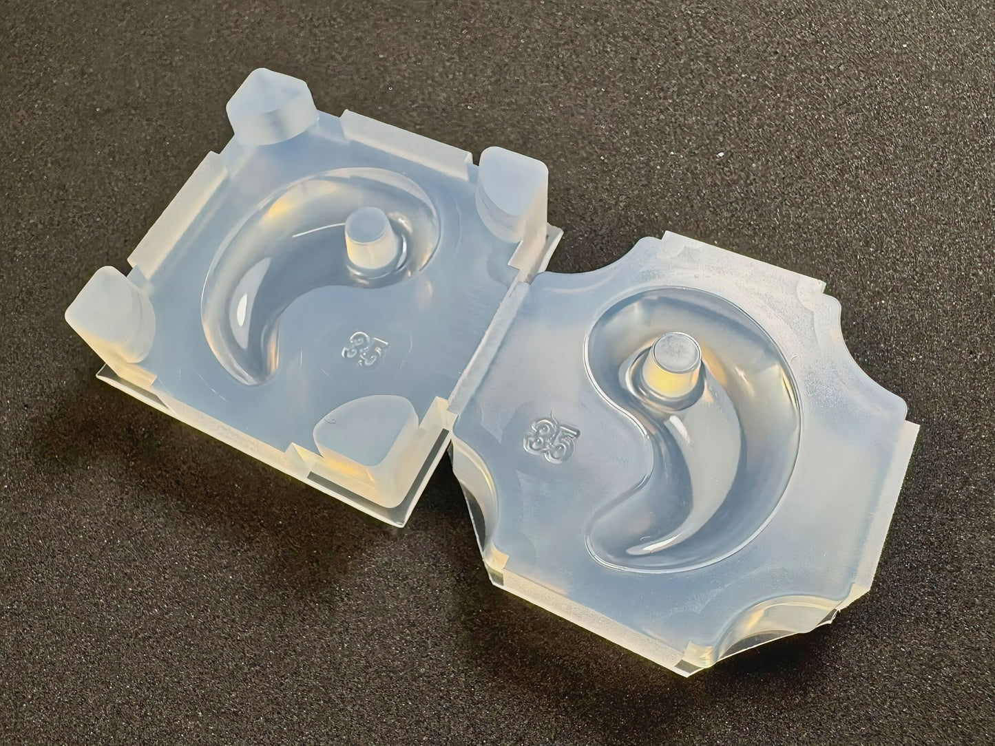 「穴あき勾玉」レジン用モールド